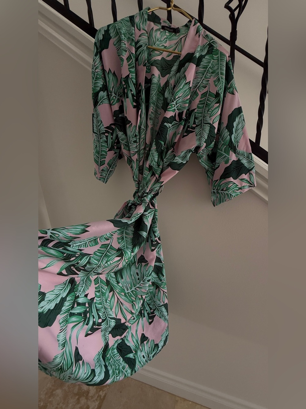 Boohoo Pink Satin Robe with Green Tropical Leaf Print - Picture 4 of 8